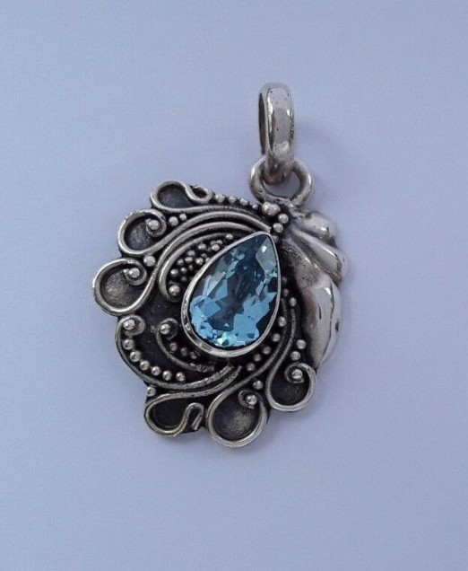 AGNES CREATIONS / Pendentif style Ancien en argent 925 orné d'une Topaze bleue