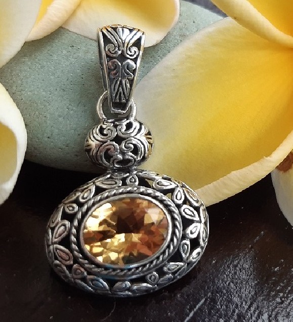 Pendentif Argent 925 orné d'une Citrine