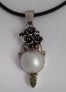 AGNES CREATIONS / BEAU PENDENTIF ARGENT 925 "FLEURS" ORNE D'UNE PERLE & PERIDOT