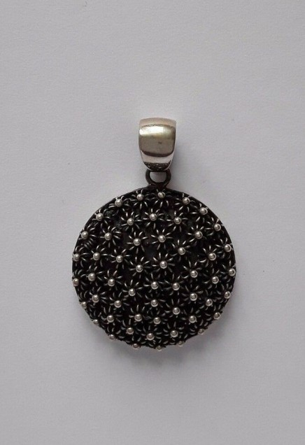 AGNES CREATIONS / BEAU PENDENTIF ROND FLEURS EN ARGENT 925 